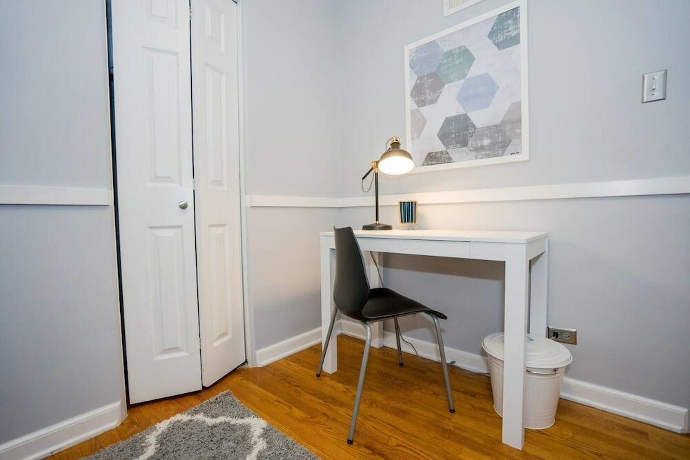 Фото The Denver Den in Mayfair Park Enormous Backyard With Grill Sleeps 7