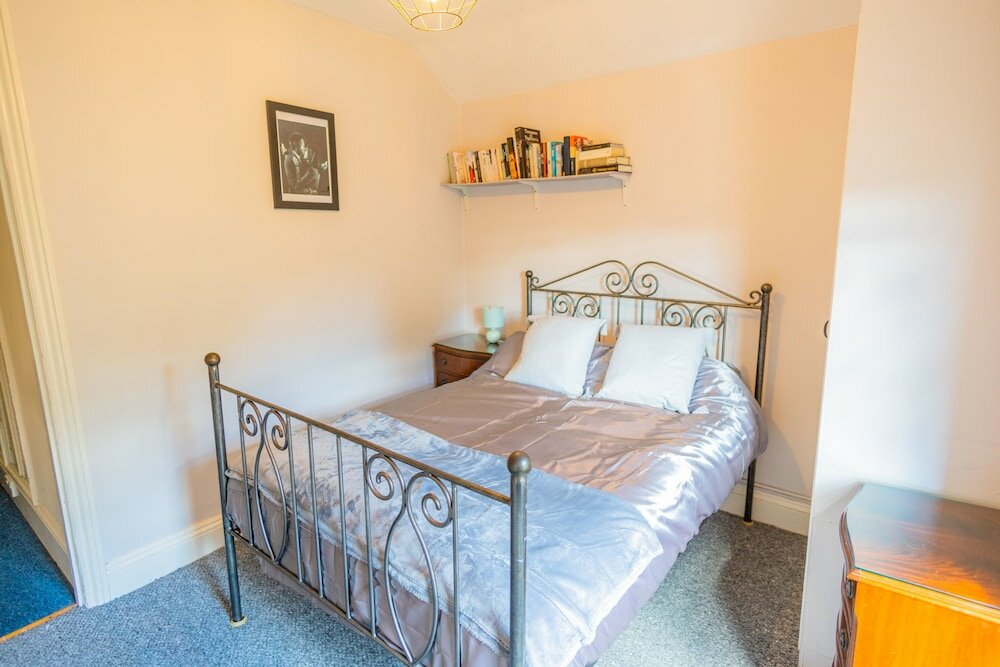 Фото Windsor Apartment with Parking