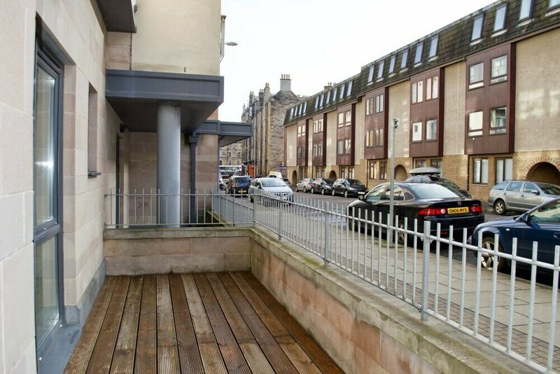 Гостиница Modern 2 Bedroom Property in Central Edinburgh в Эдинбурге