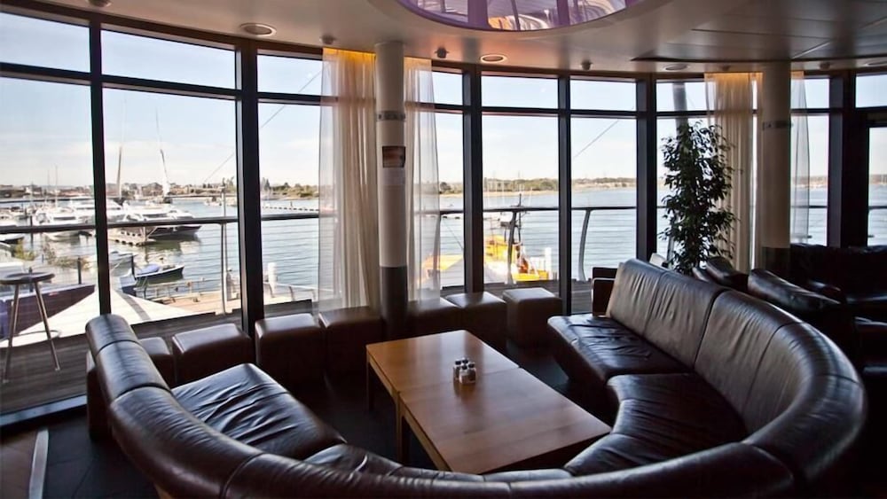 Фото Rnli College