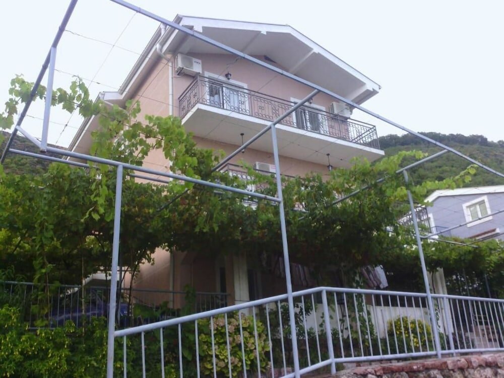 Фото Apartmani Mitrovic Podlicak