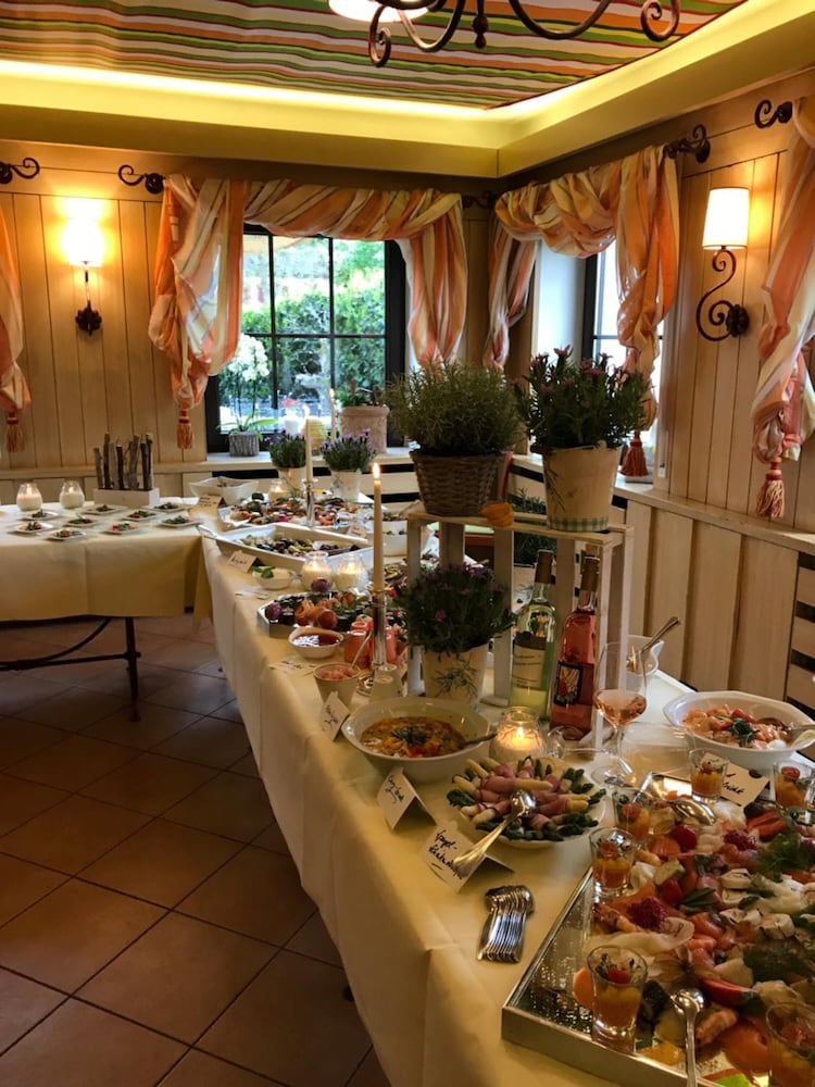 Фото Hotel Schwarzwälder Hof