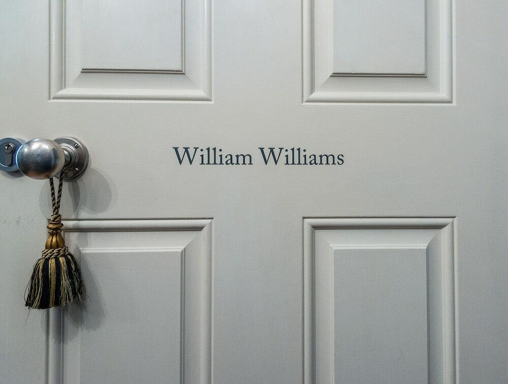 Фото The New White Lion