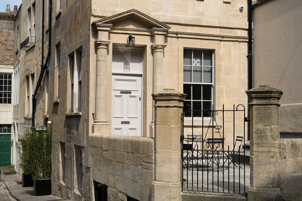 Фото Hiding Space - Trim Street Apartments