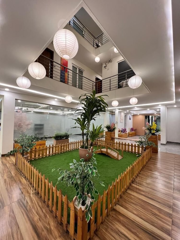 Фото отеля 2