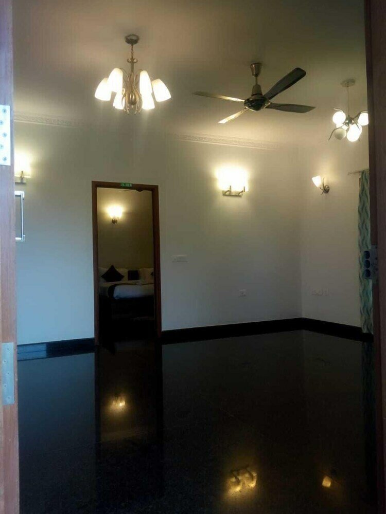 Фото Zions Hotel