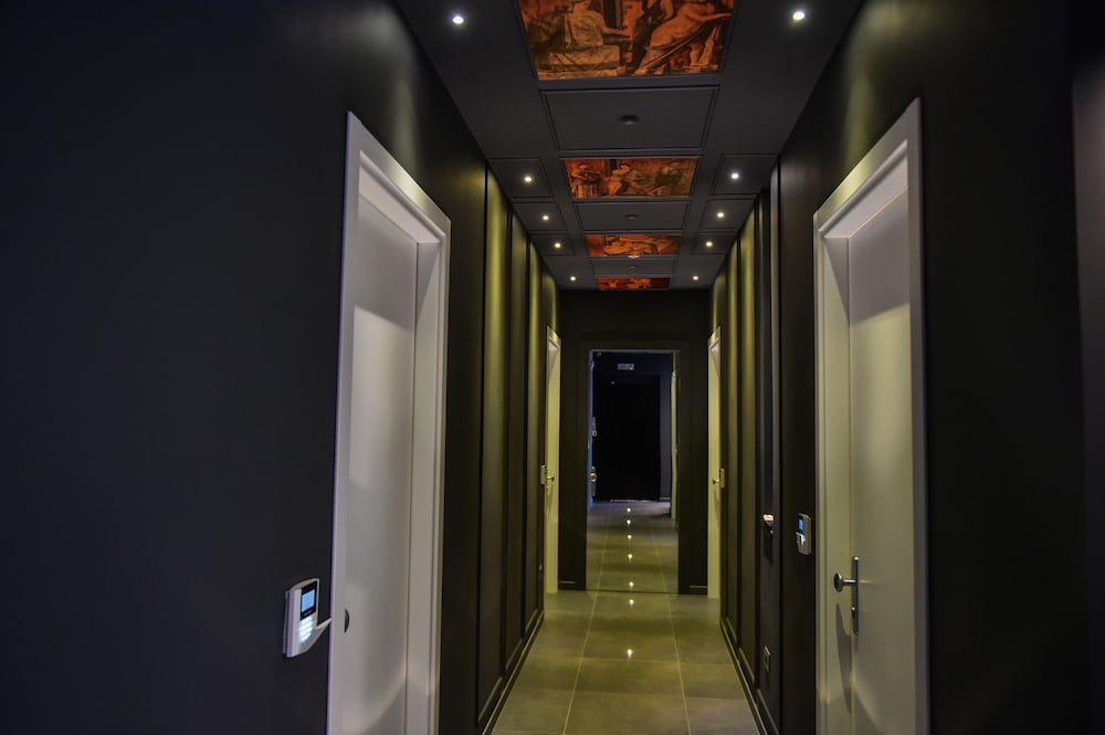 Фото Pompei Inn Ruins Luxury Suites