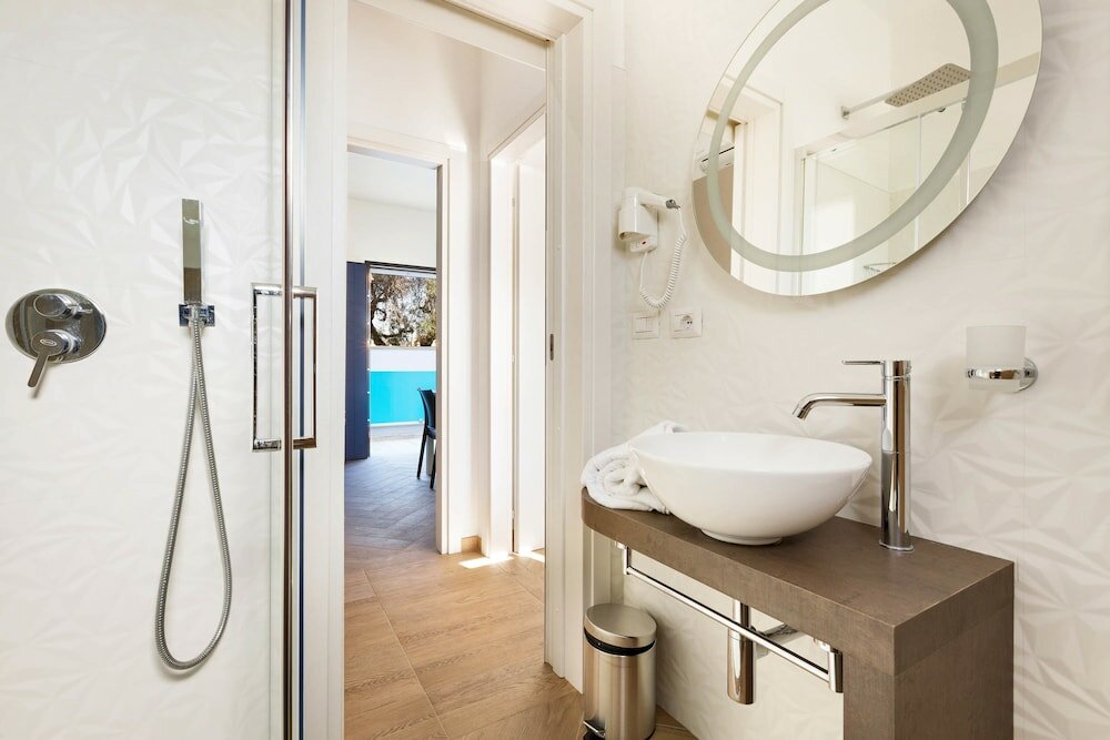 Фото Absolute Suite Apartments