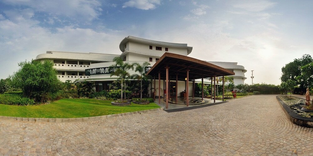 Фото Gulmohar Greens - Golf & Country Club