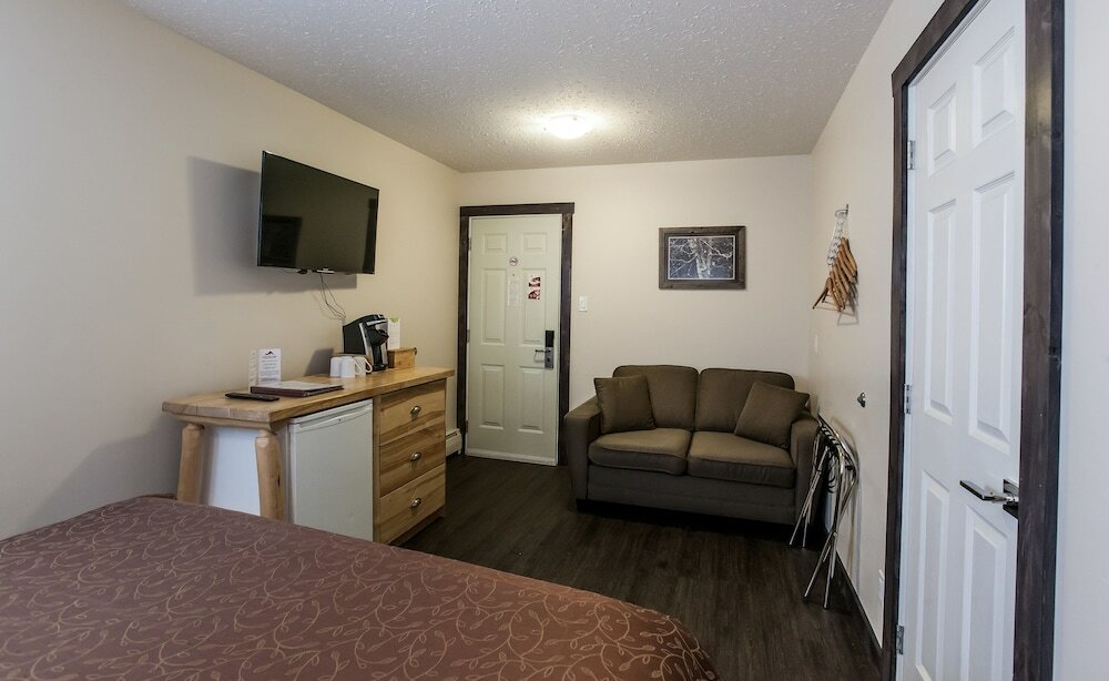 Фото Swiss Chalet Motel