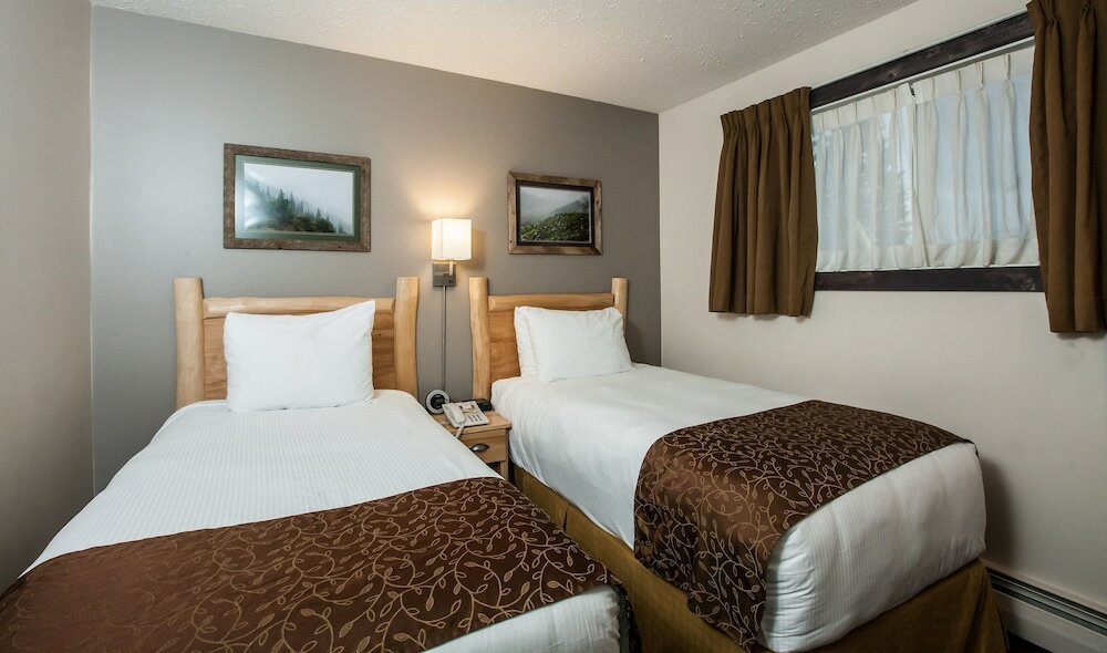 Фото Swiss Chalet Motel