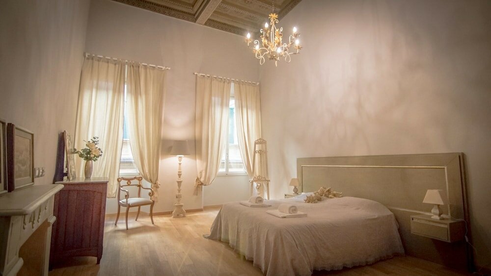 Фото Breathtaking 4bd Apt 5min Walk to Duomo