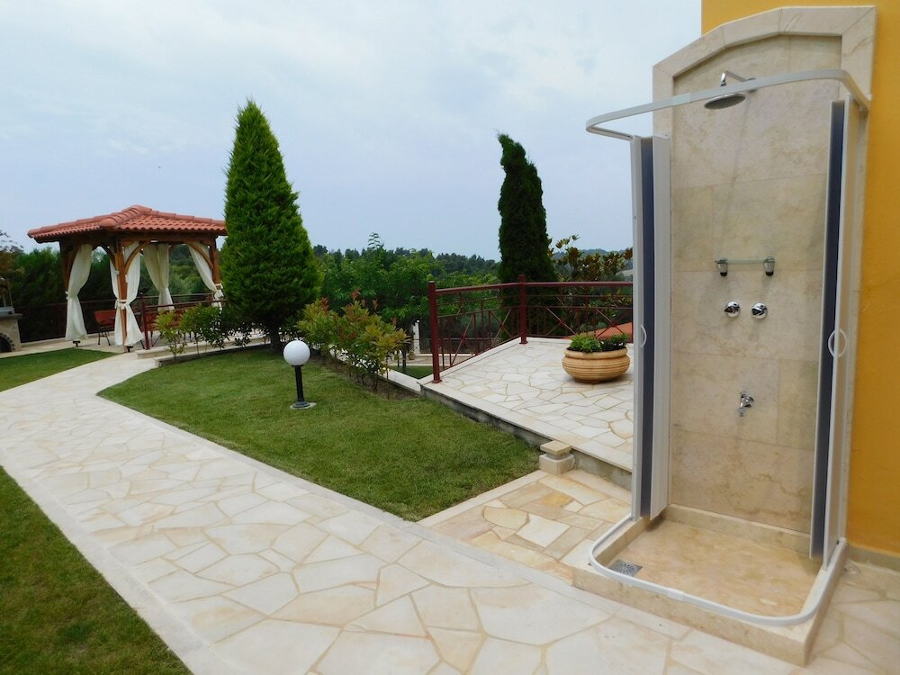 Фото Aracelia Villas with private pools