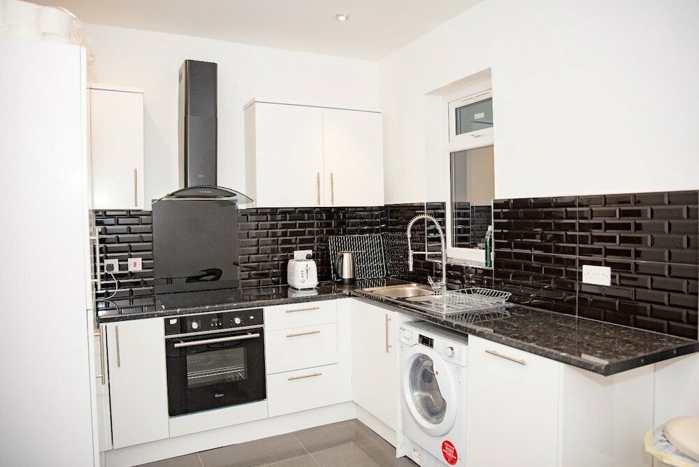 Hotel Victoria Holiday Home, England, photo