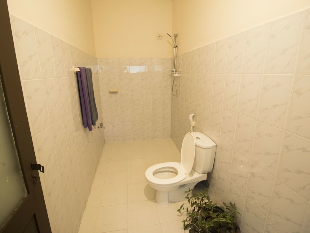 Фото The Oasis Hostel