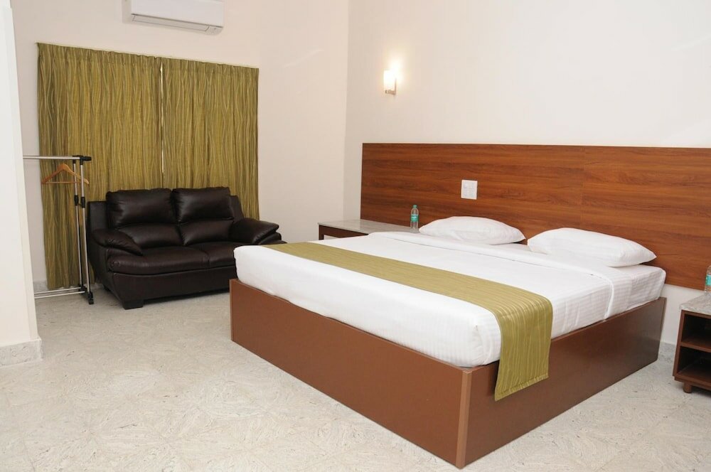 Фото Sree Parthi Hotel