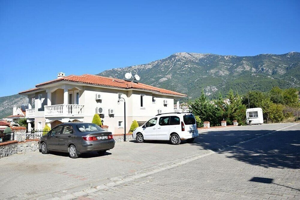 Фото Villa Th18 by JoyLettings