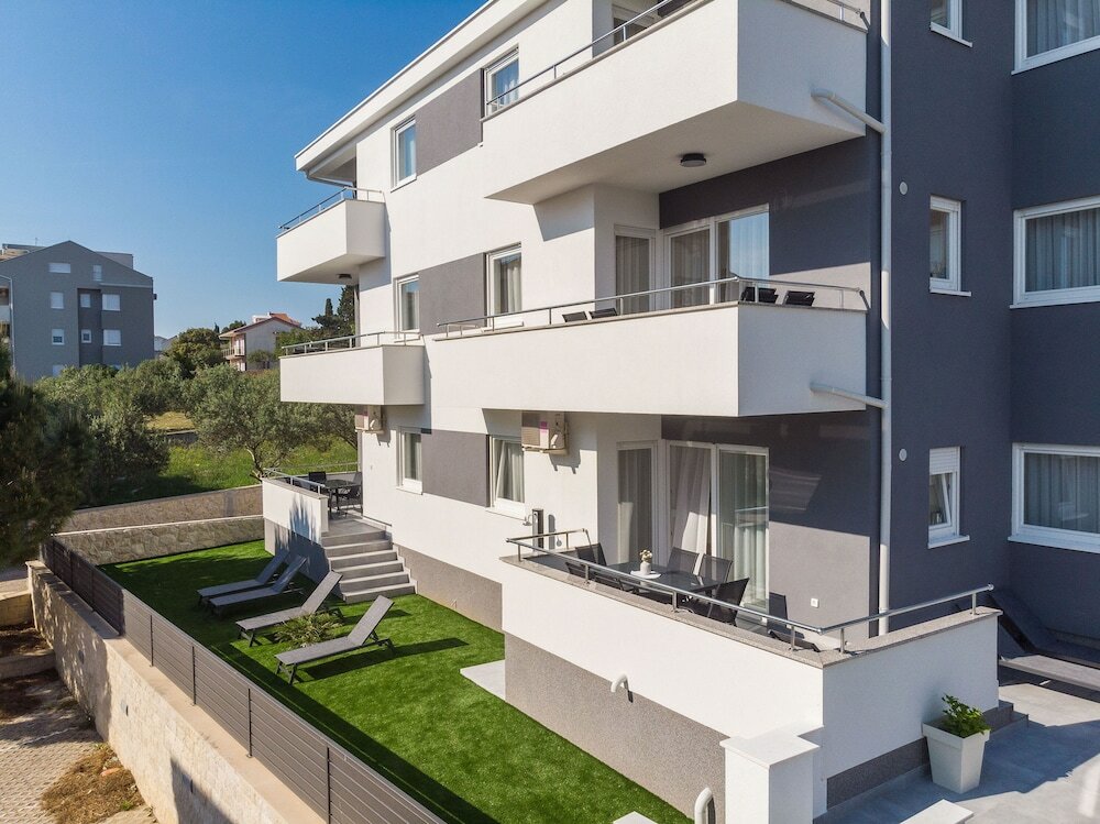 Фото Summer Breeze Apartments