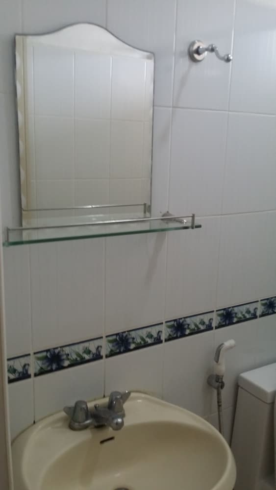 Фото Obaid's Condo in Winland Towers