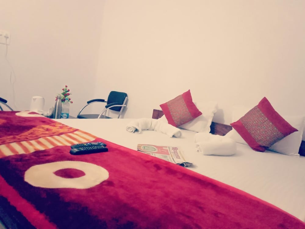 Фото Hotel Anand Lok