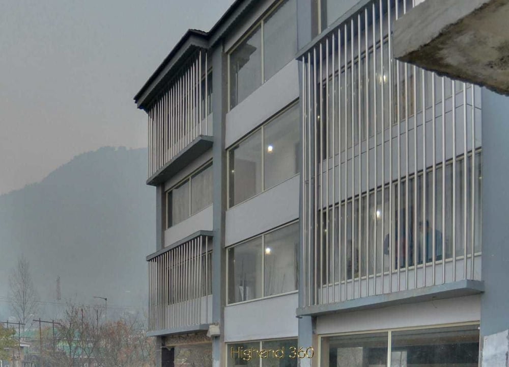 Фото Hotel The Montreal Srinagar