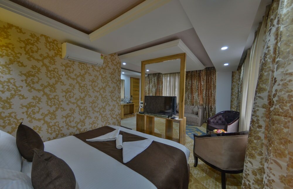Фото Hotel The Montreal Srinagar