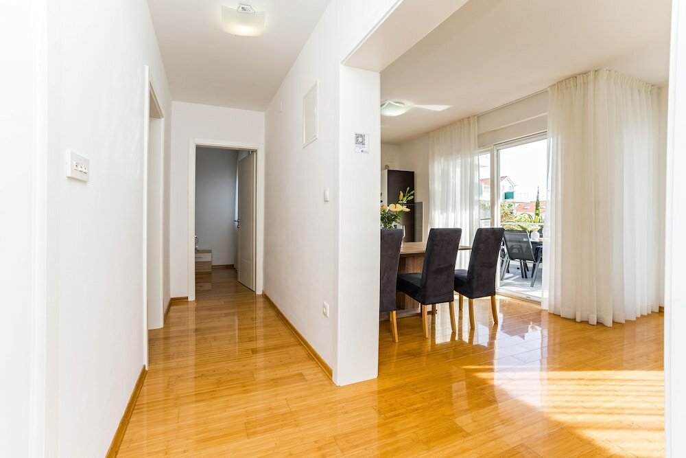 Фото Summer Breeze Apartments