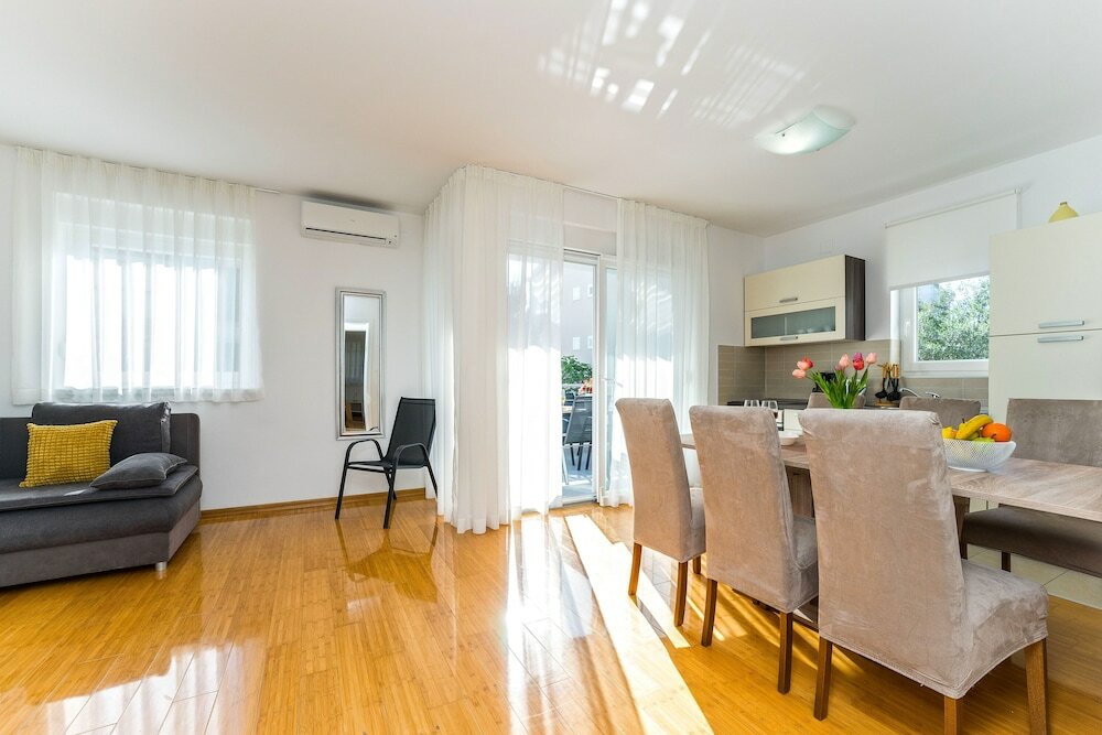 Фото Summer Breeze Apartments