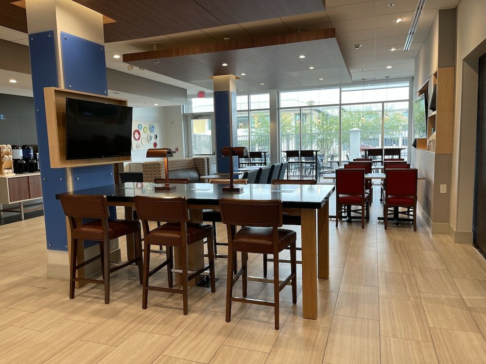 Фото Holiday Inn Express & Suites Phoenix - Airport North, an Ihg Hotel