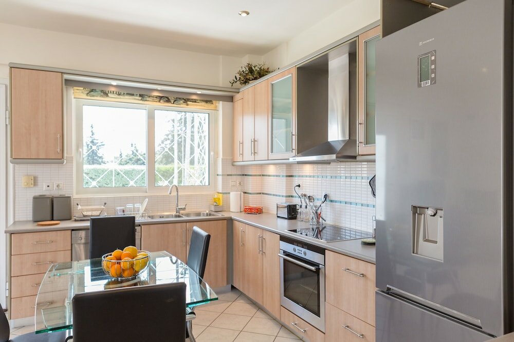 Фото Bright & Spacious two-floor Family Garden Home