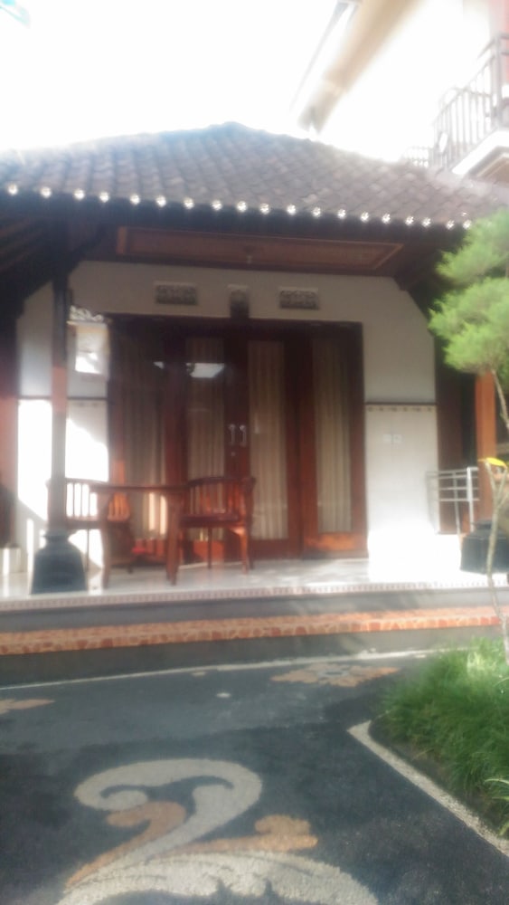 Фото Dewi Antara Homestay