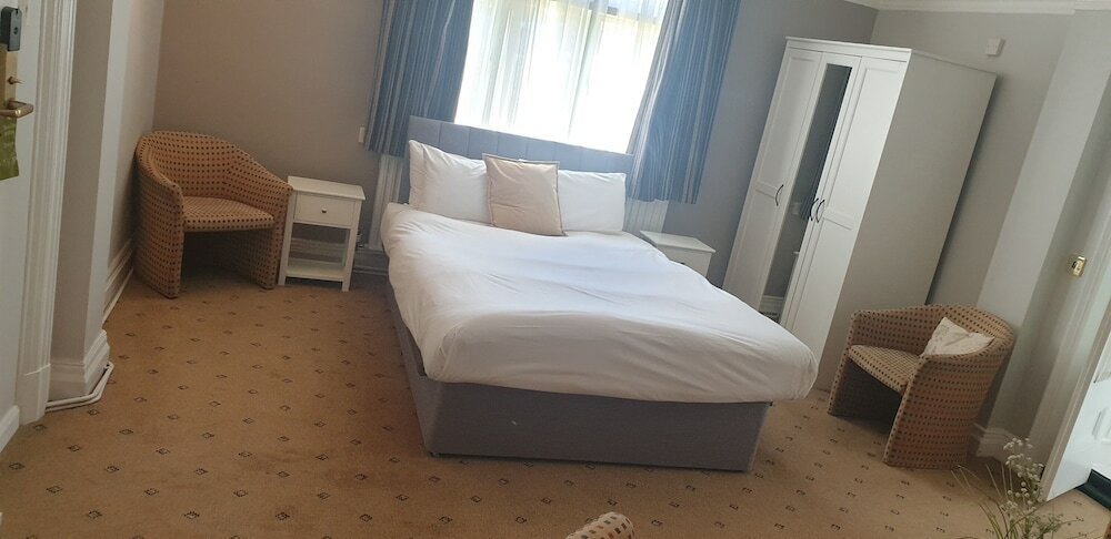 Фото The Tudor Hotel