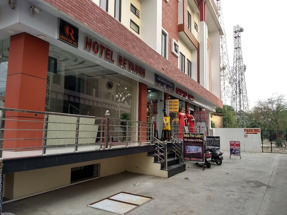 Фото Hotel Reyansh