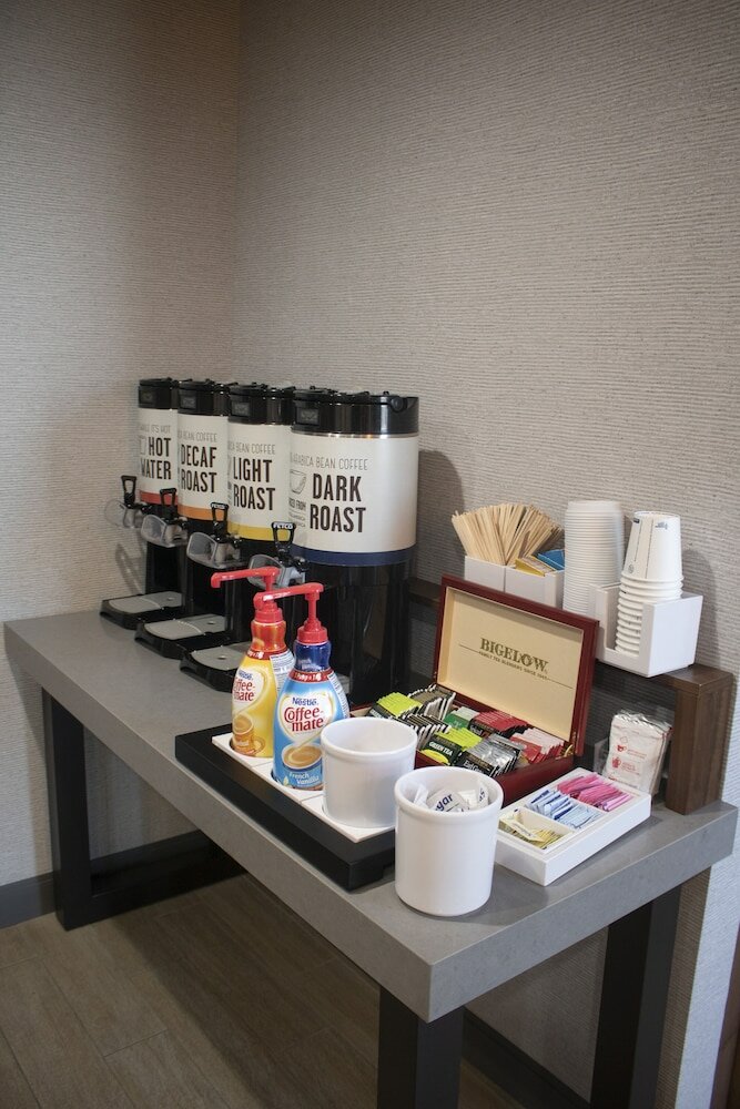 Фото Hampton Inn & Suites Portland West