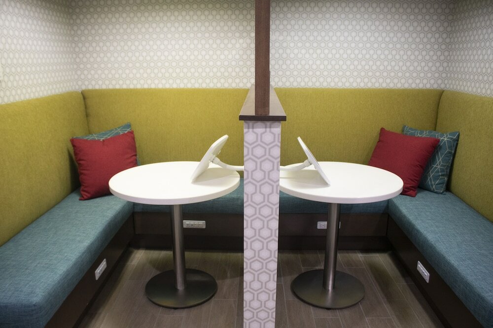 Фото Hampton Inn & Suites Portland West