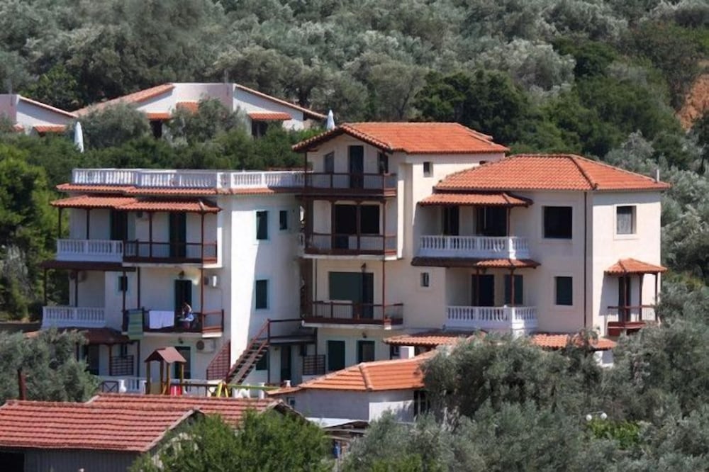 Фото Alexandros Rooms & Studios