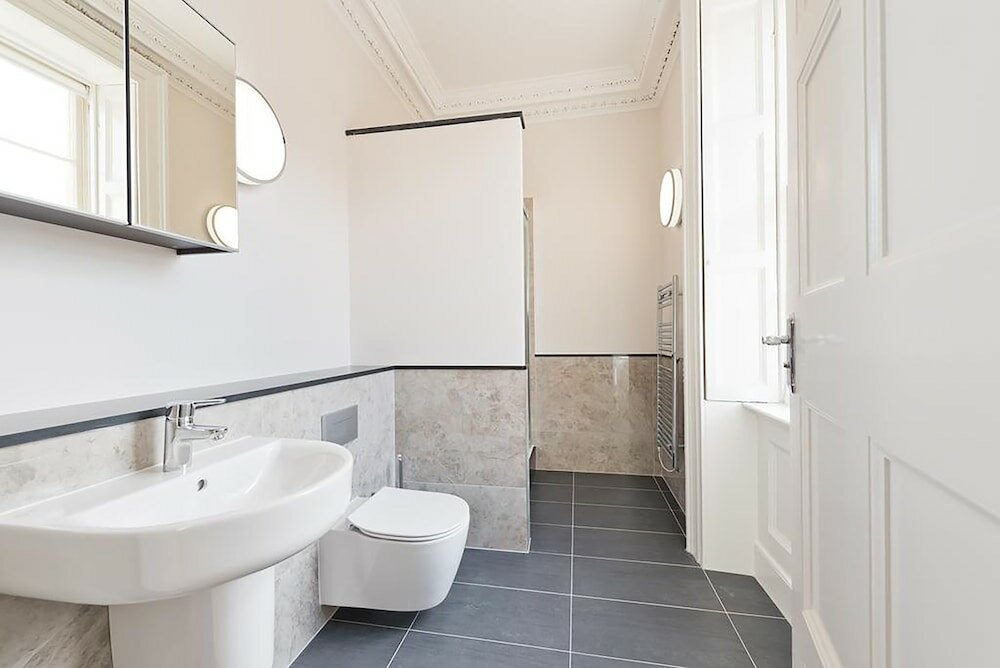 Фото Henrietta Suites City Centre