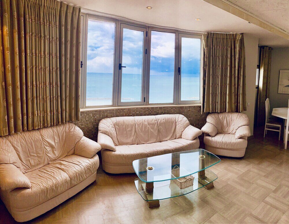 Short-term housing rental Royal on the Sea, Netanya, photo