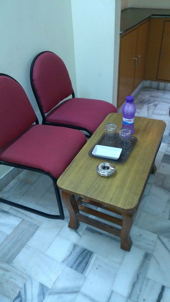 Фото Iroomz Krishna Grand Inn