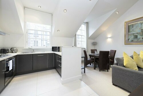 Гостиница Quiet City Centre Spacious Apartment в Эдинбурге