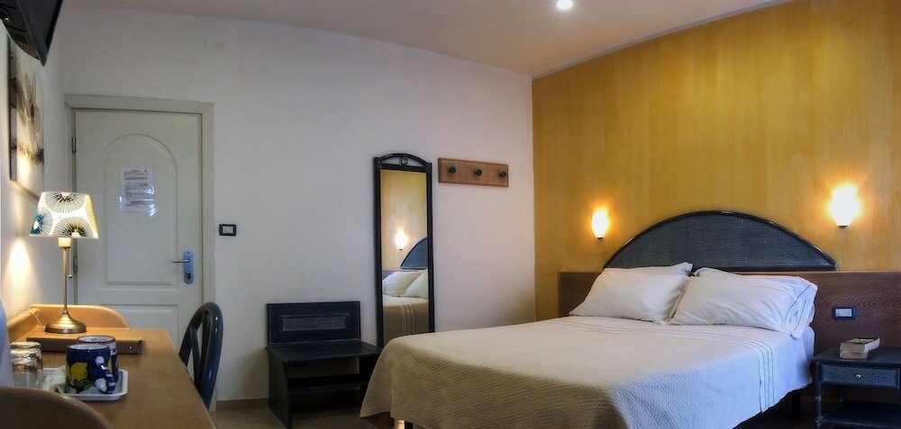 Фото Garden Hotel