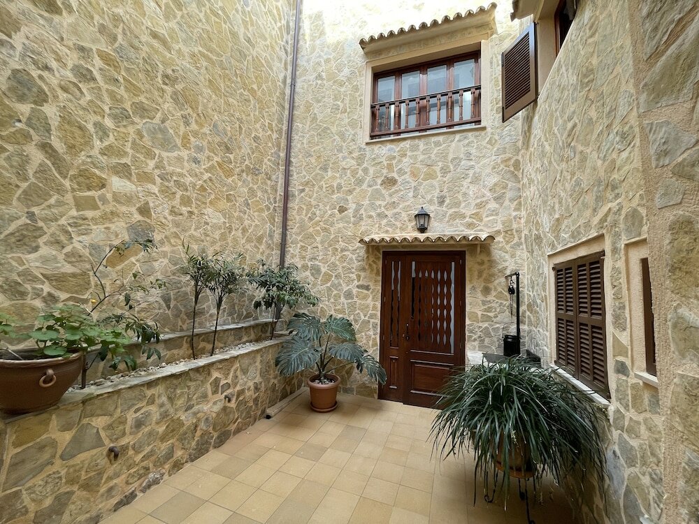 Фото Hostal Can Gallu