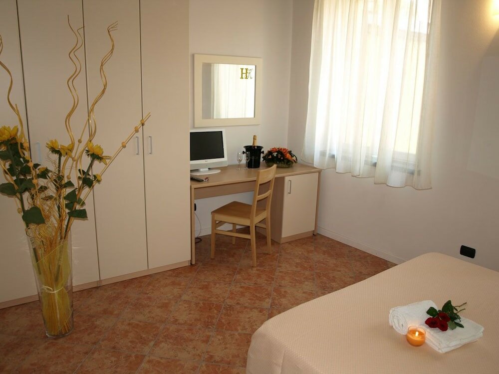 Фото Hotel Karol