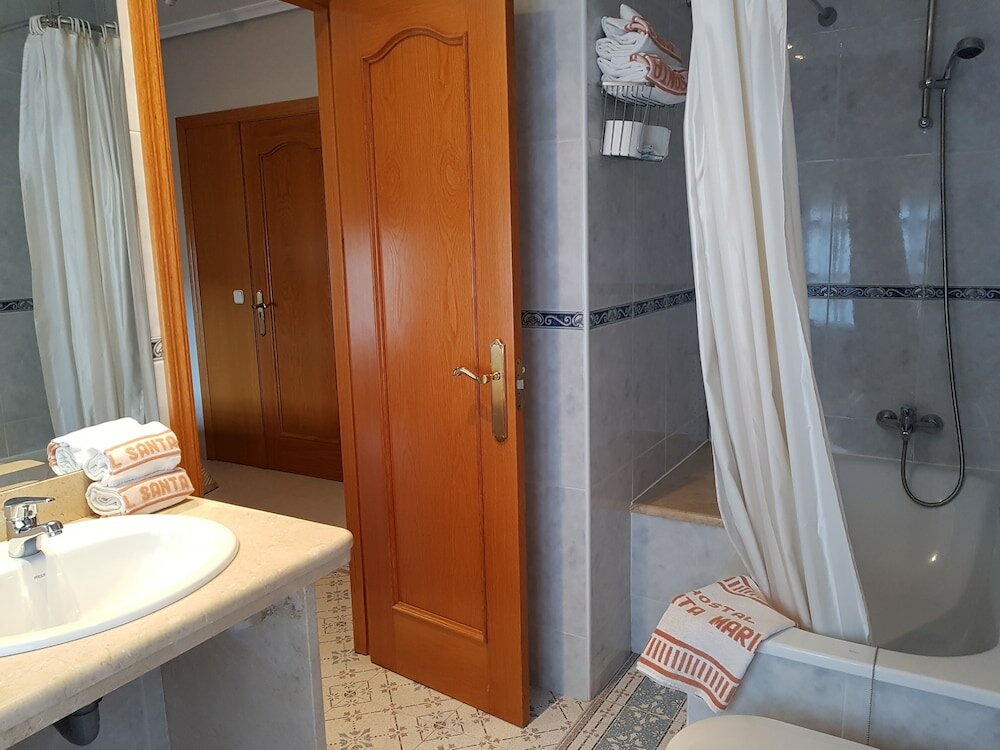 Фото Hostal Santa María