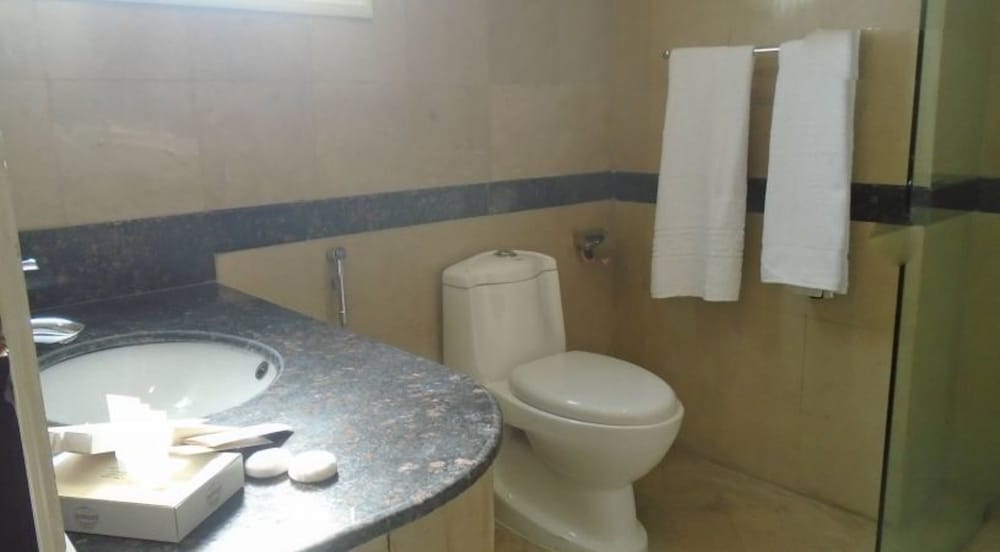 Фото Panoramic Hotel - Mall Road Lahore