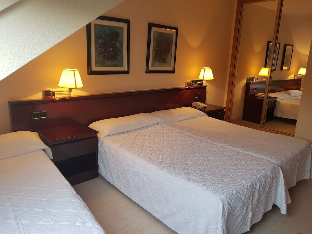 Фото Hostal Santa María