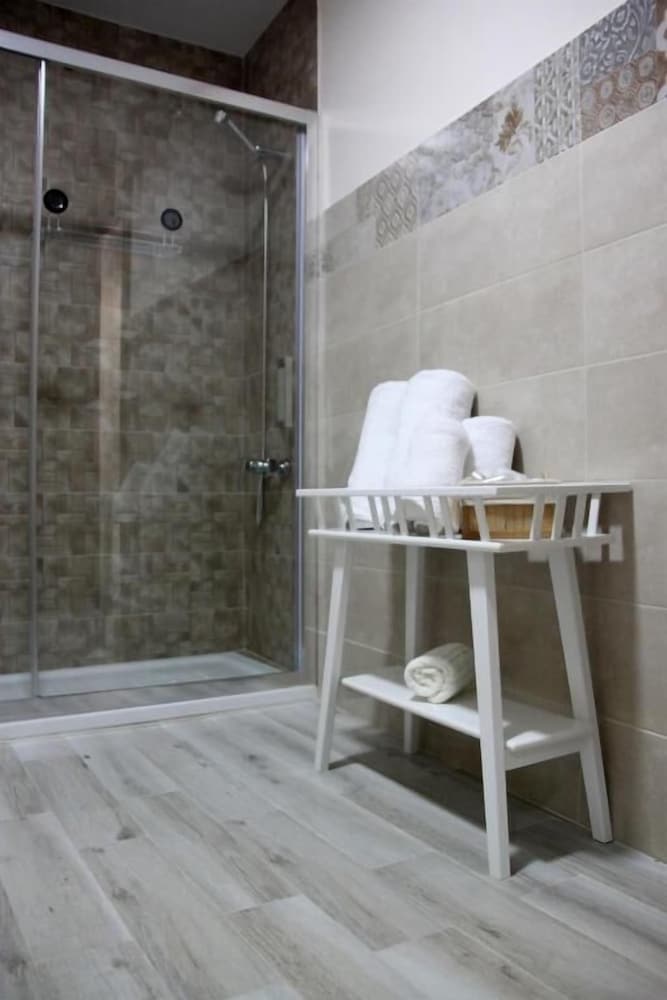 Фото Chezmoihomes Plaza Nueva Premium