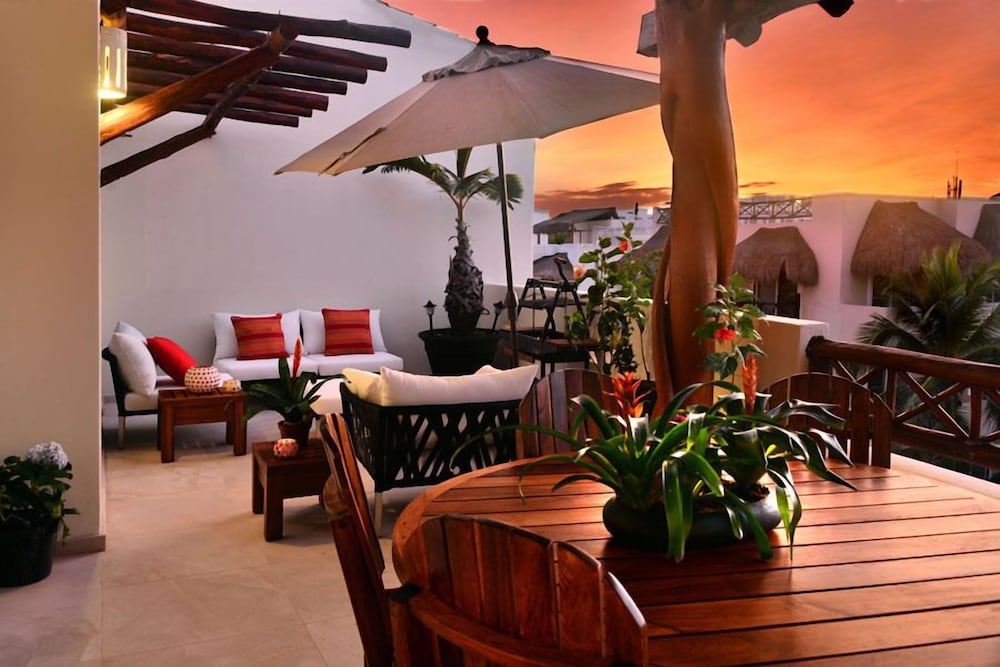 Фото Las Olas downtown Condos by Playa Paradise