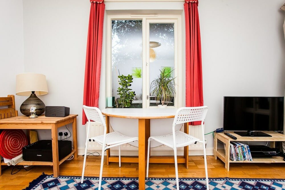 Фото Charming Peaceful 2 Bed with Parking and Garden