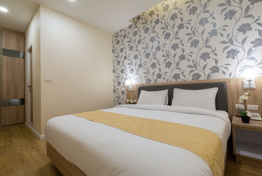 Фото Leela Orchid Hotel